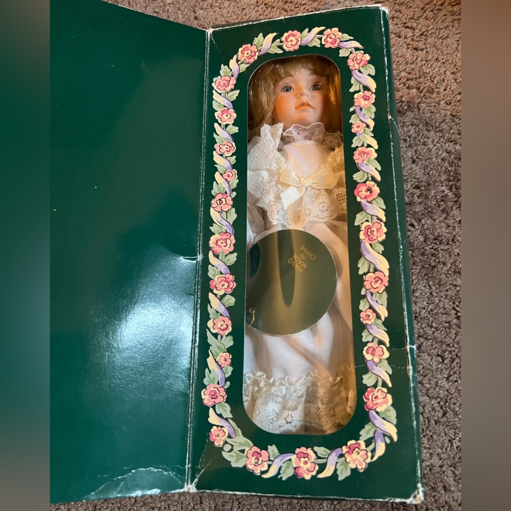 Brinn Collectible Spring Miss porcelain doll